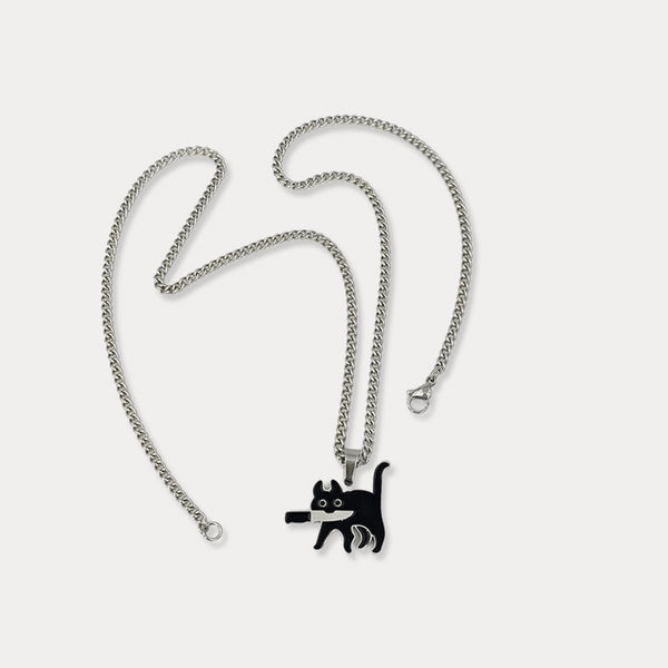 Collier avec le chat Thaya et le couteau dans la bouche