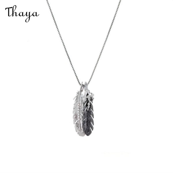 Thaya Sweet Cool  Black White Feather Necklace