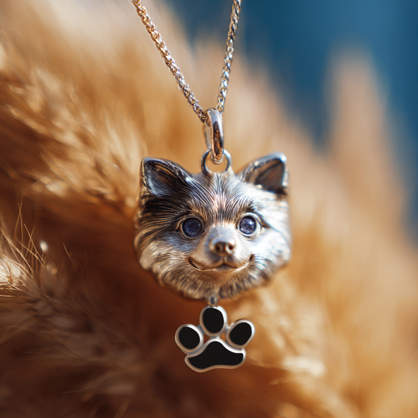 Thaya Purple Eyes Smile Dog Necklace