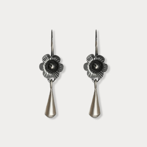 Thaya – Ohrringe mit Retro-Blumenmotiv
