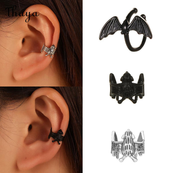 Thaya Halloween Personality Retro Bat Ear Clip