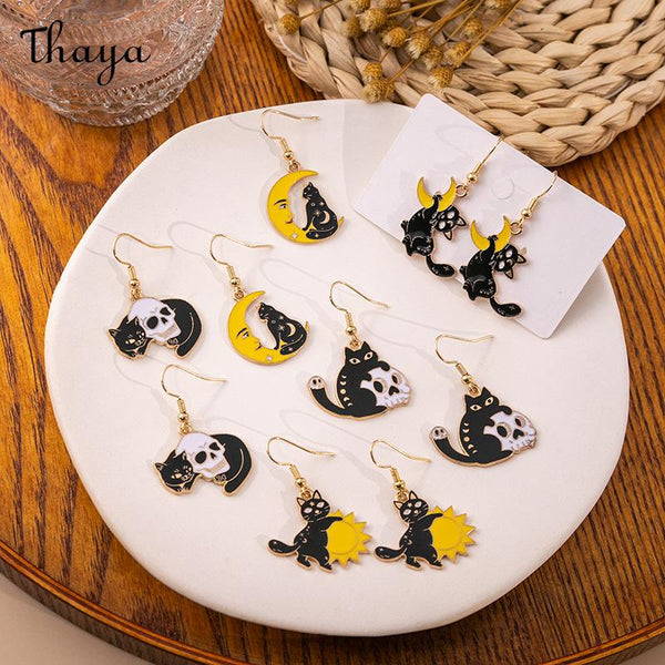 Thaya Halloween Cat Dangle Earrings
