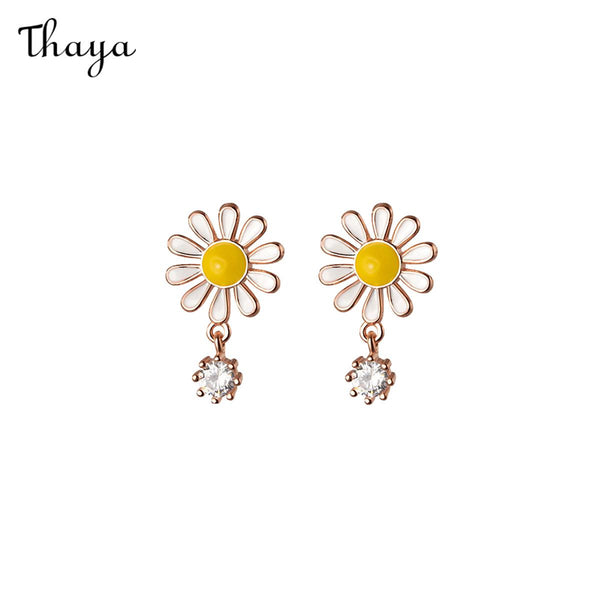 Thaya 925 Silver Sweet Daisy Flower Stud Earrings