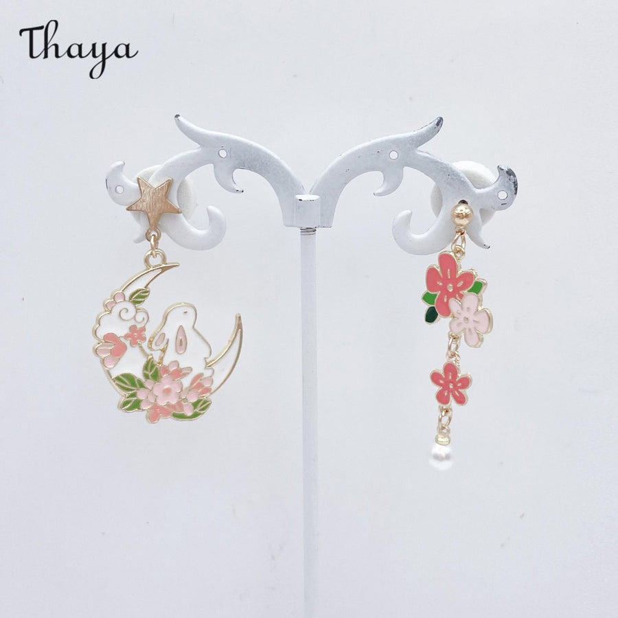 Asymmetrische Kirschblüten-Ohrringe Thaya
